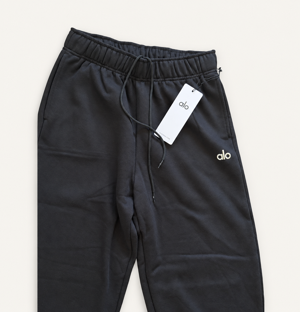 ALO Accolade Straight-Leg Sweatpant — Black detail