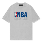 ESSENTIALS SS25 NBA Gris — Camiseta y pantalón corto