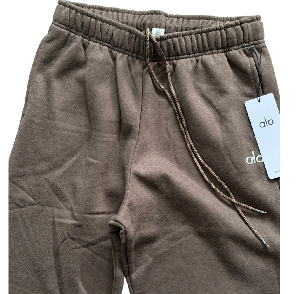 ALO Accolade pants — Espresso — waist detail